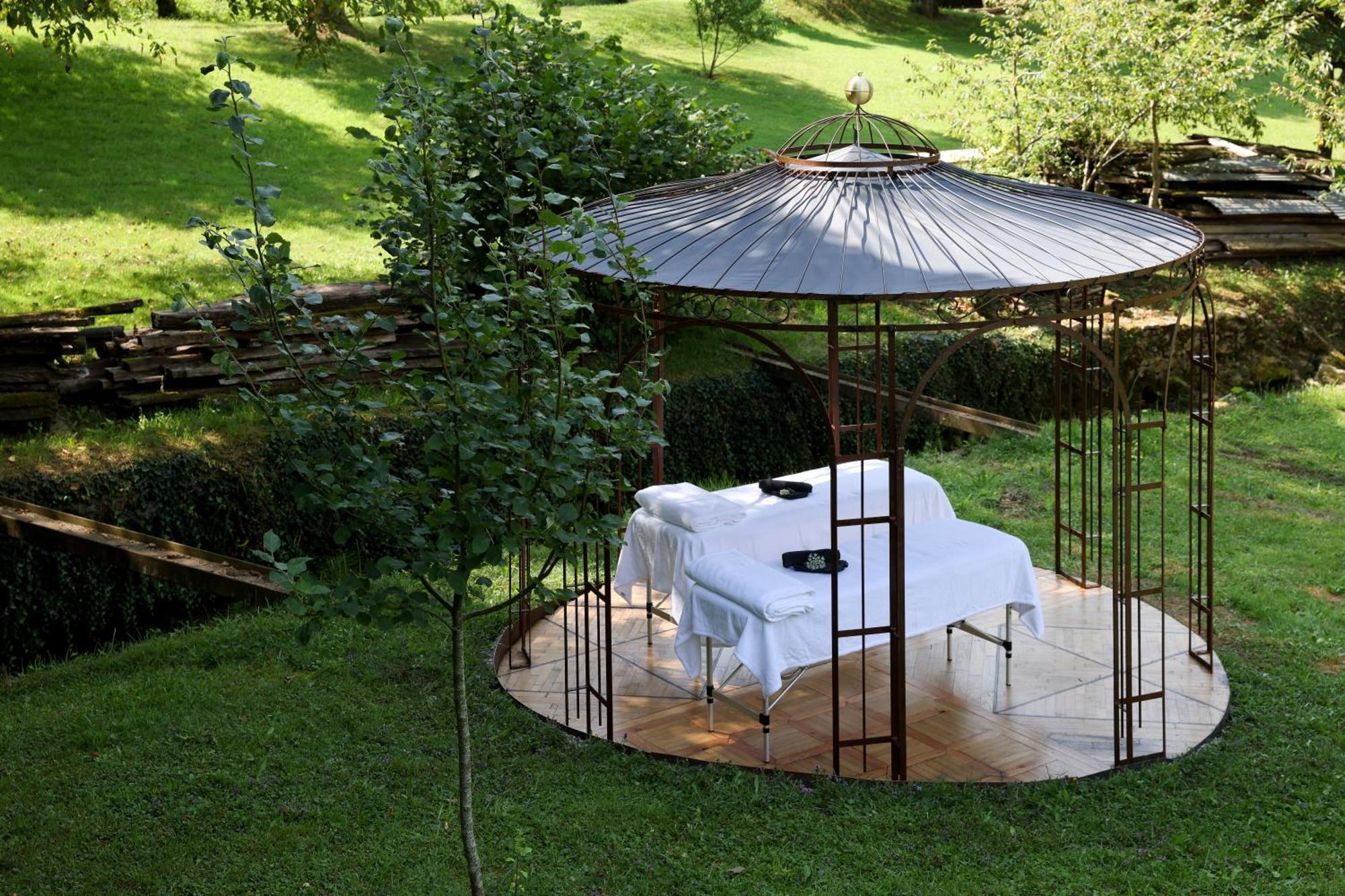 Maison D'Hotes & Spa La Scierie ซาลอนส์-เลส์-แบ็งส์ ภายนอก รูปภาพ