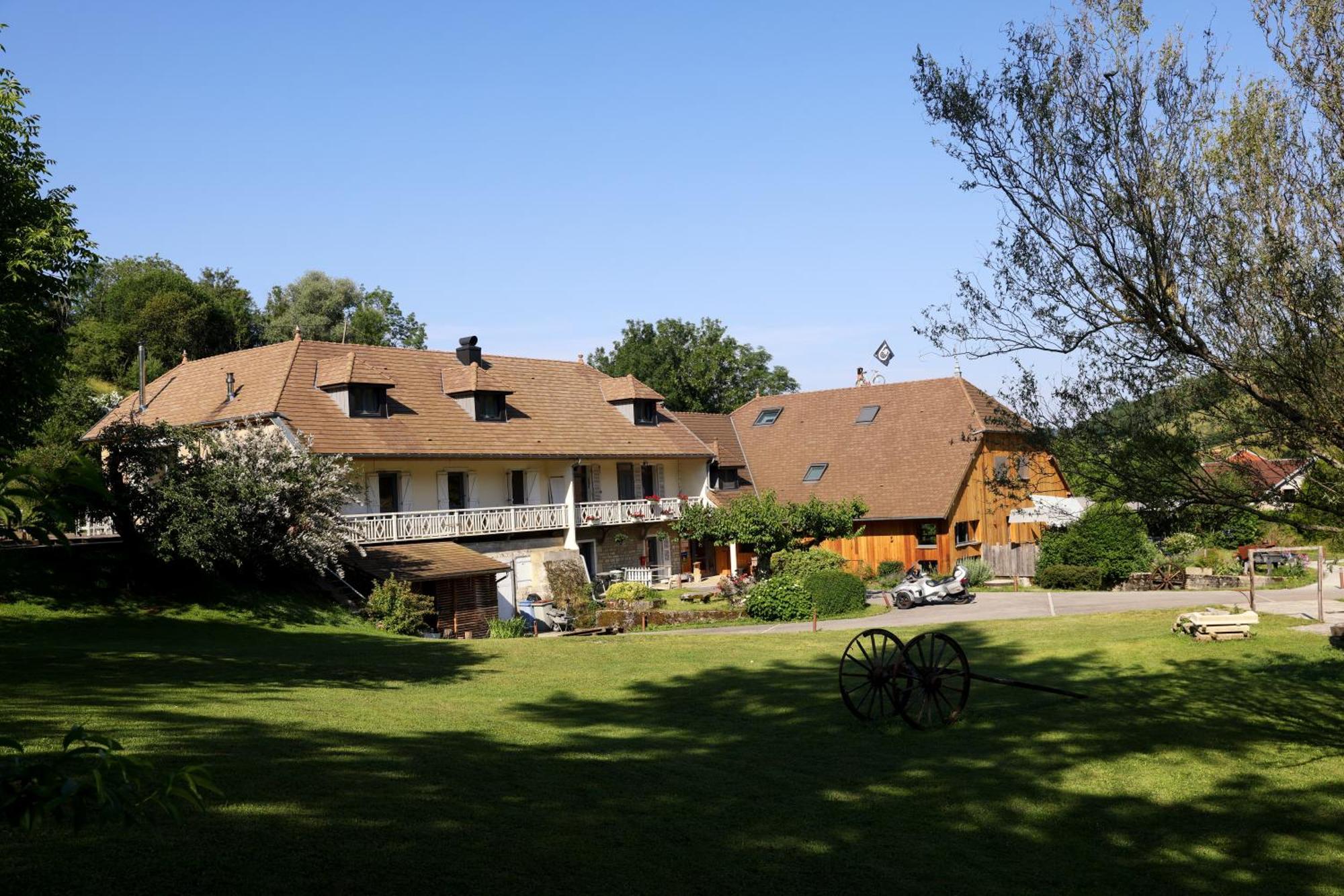 Maison D'Hotes & Spa La Scierie ซาลอนส์-เลส์-แบ็งส์ ภายนอก รูปภาพ